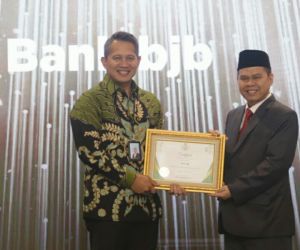 Baznas Berikan Penghargaan Untuk bank bjb sebagai Penerimaan Pembayaran Zakat Terbaik