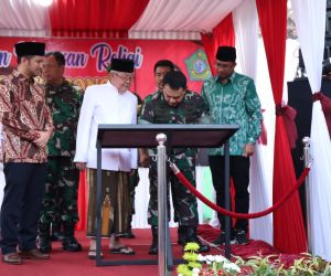 KASAD Jenderal TNI Dudung Abdurachman Resmikan Kawasan Religi Makam Aulia Sono Buduran