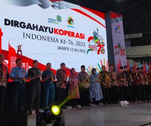 Walikota Malang Terima Penghargaan Pembina Koperasi Andalan