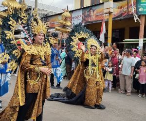 Rayakan HUT RI Ke-78, Padepokan Kanjeng Dimas Gelar Jember Fashion Carnival