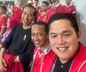 Bahagianya Jokowi bersama Cucu Nonton Timnnas U23 Indonesa Berla