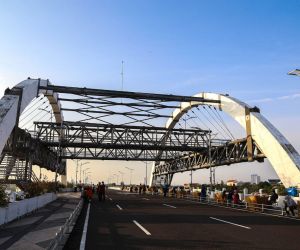 Pemkot Buka Kembali Wisata Air Mancur Menari di Jembatan Suroboyo