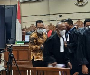 Sidang OTT, di Pengadilan Surabaya Banyak Panitera Yang Lebih Kaya Dari Hakim