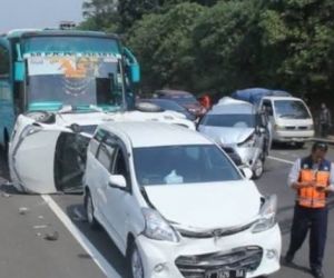Tabrakan Beruntun Melibatkan Empat Kendaraan di KM 55 Tol Cikampek Arah Jakarta
