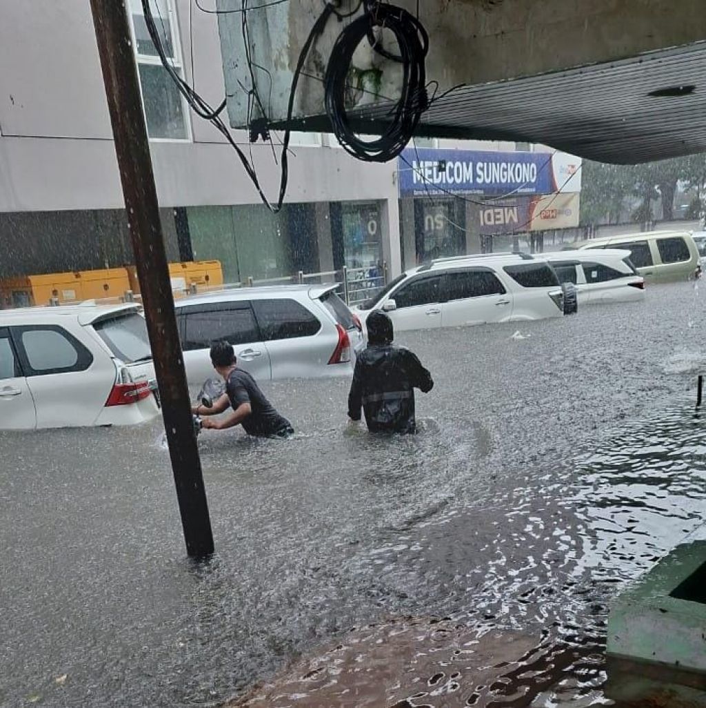 Kawasan Darmo Park yang mengalami genangan sangat tinggi. Foto: Cityzen