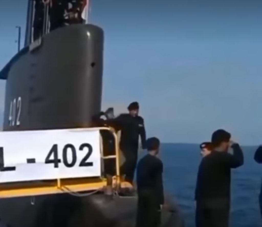 Kedalaman kapal selam 402 tenggelam