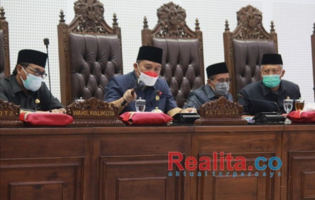 Rapat Paripurna Penandatanganan Keputusan DPRD dan Nota Kesepakatan Pimpinan DPRD dan Wali Kota Malang, yang dilakukan secara daring (dalam jaringan) di Lantai III Gedung DPRD Kota Malang, Jumat (13/8/21). 