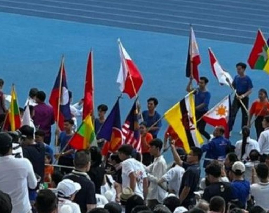 Bendera Indonesia Dikibarkan Terbalik saat Pembukaan SEA Games 2023