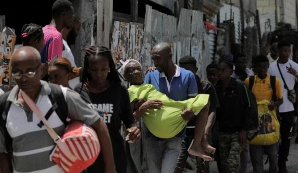 Polisi Kuwalahan Hadapi Geng, Ribuan Warga Mengungsi