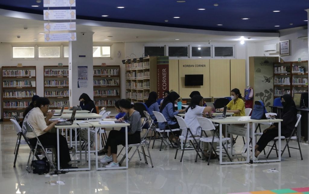 Dinas Perpustakaan dan Kearsipan (Dispusip) Kota Surabaya mencatat, saat ini terdapat sekitar 530 Taman Bacaan Masyarakat (TBM). 