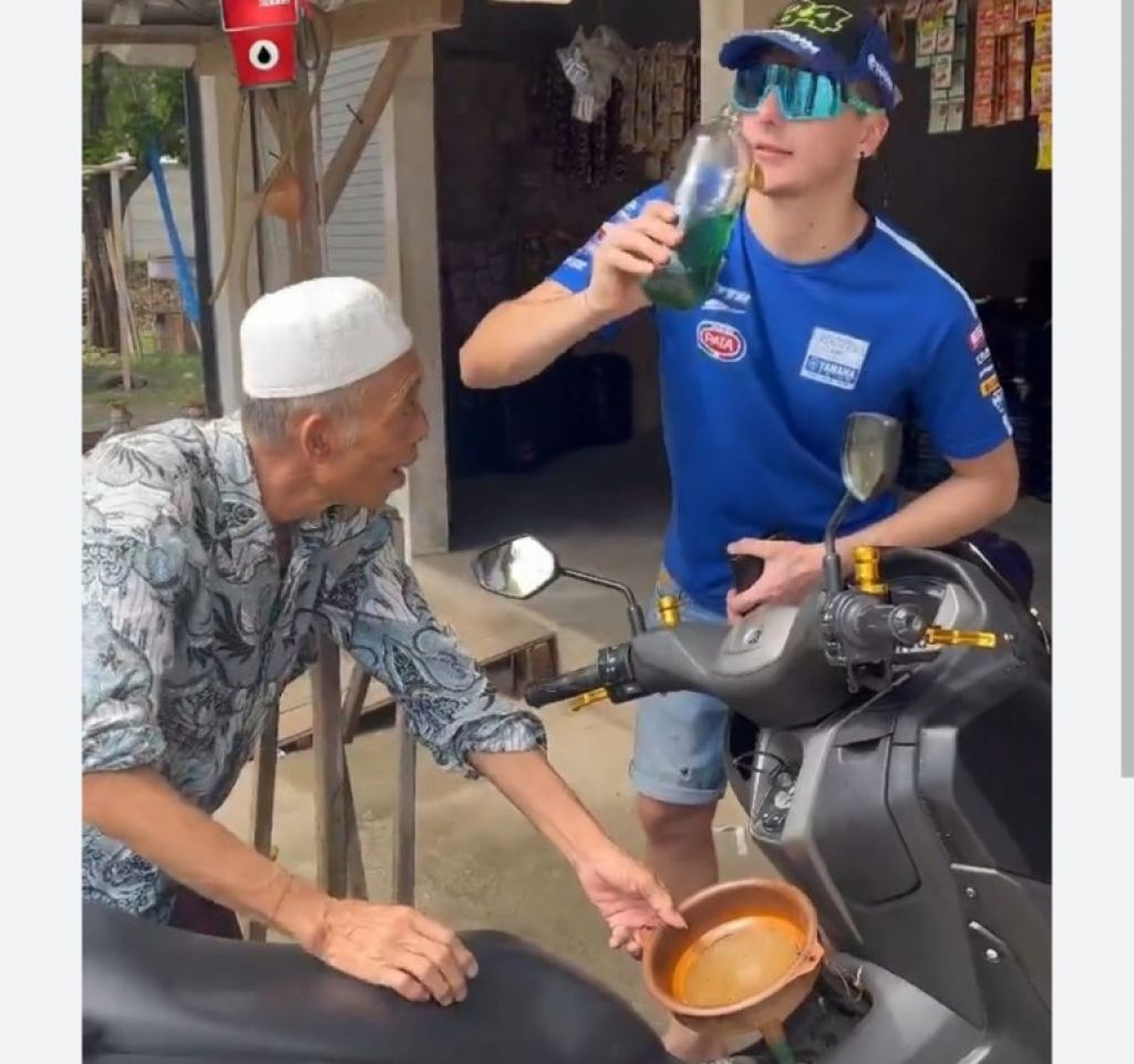 Penjual Bensin Eceran Kaget, Rider Superbike Mau Minum Pertalite