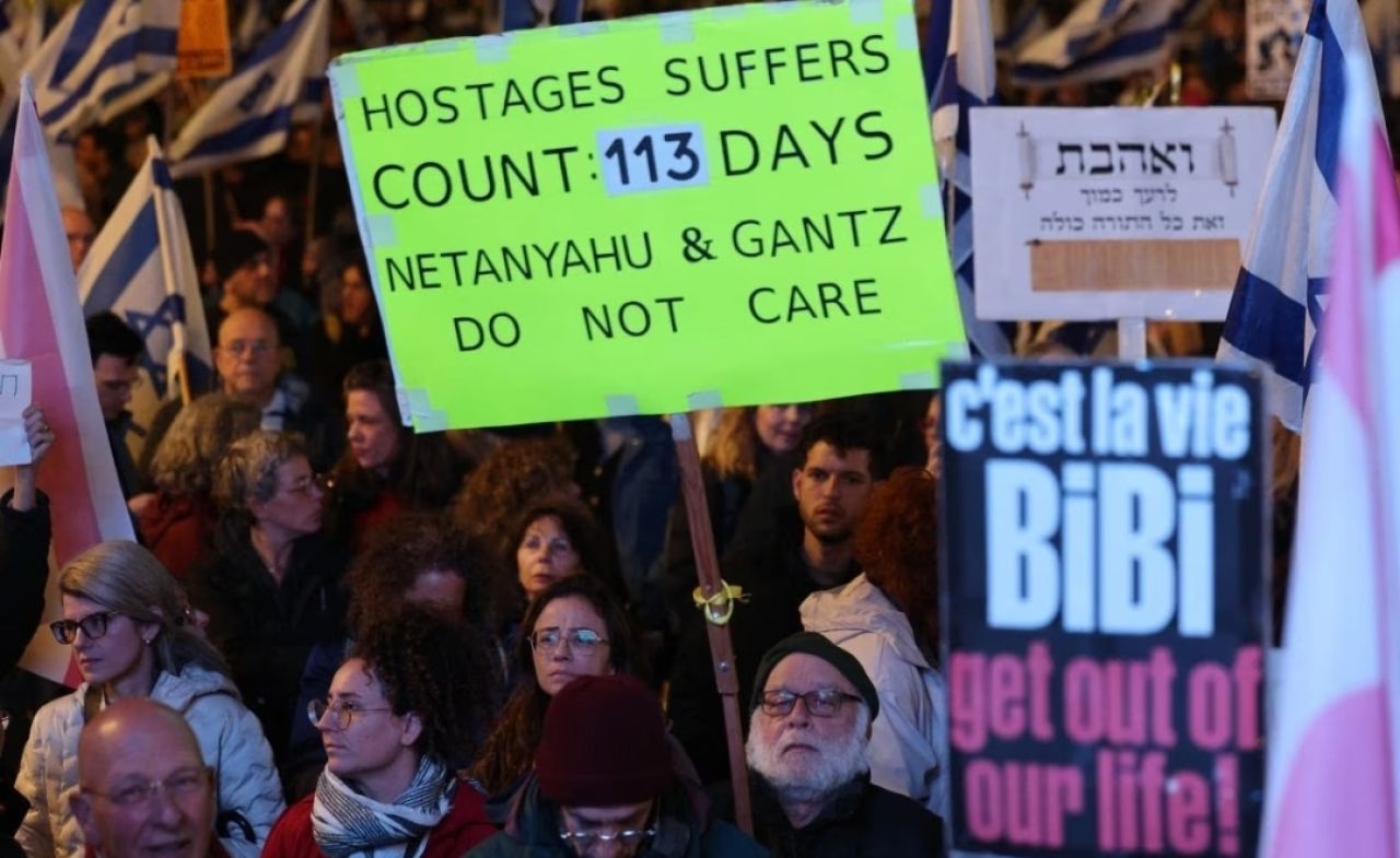 Ribuan warga Israel demo menuntut Netanyahu mundur. 