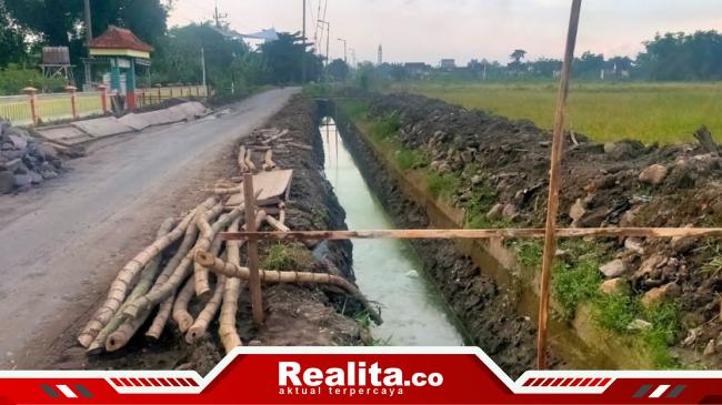 Proyek Peningkatan Jalan Wonoayu Candinegoro Dituding Abaikan Spesifikasi Teknis